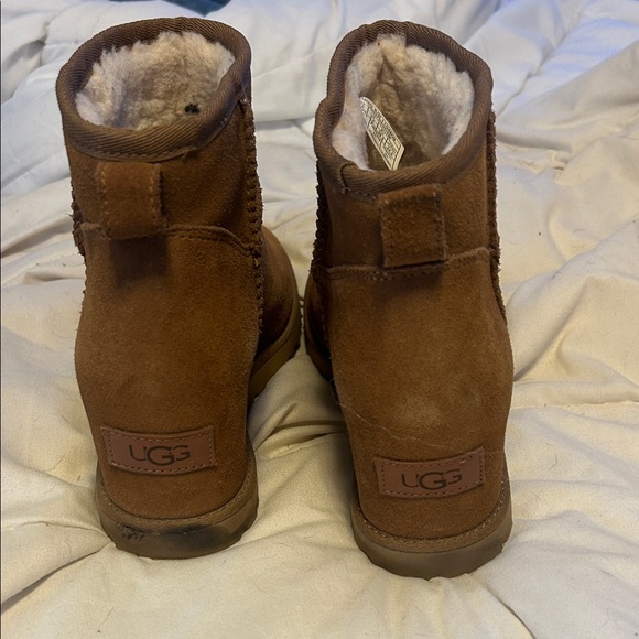 UGG Tan Woman Boots - Picture 2 of 4